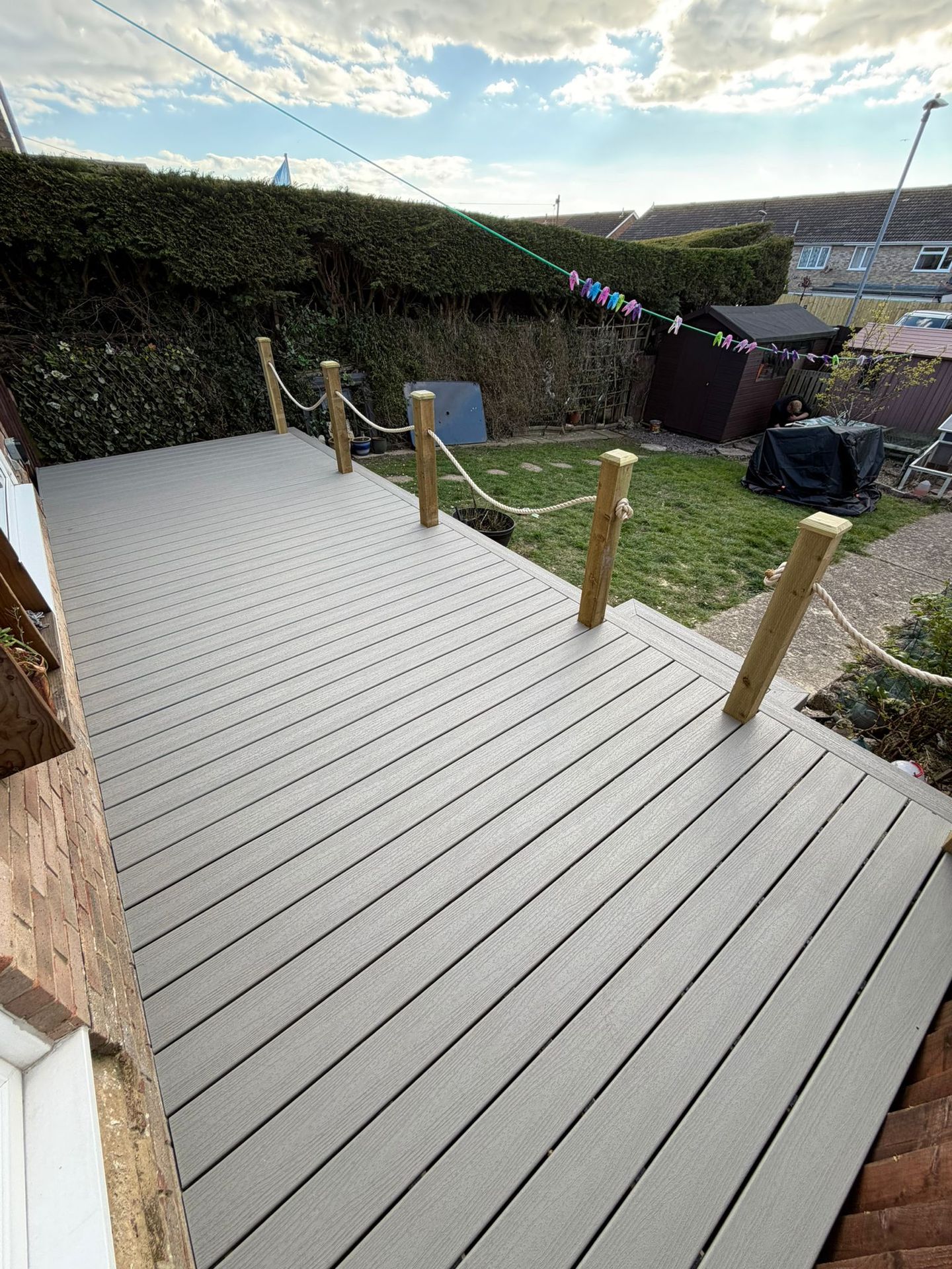 Trex Enhance Tide Pool Deck – Isle of Wight Customer Install Customer installation of Trex Enhance Basic Tide Pool composite decking on the Isle of Wight – cool misty-grey grooved boards creating a low-maintenance coastal outdoor living space