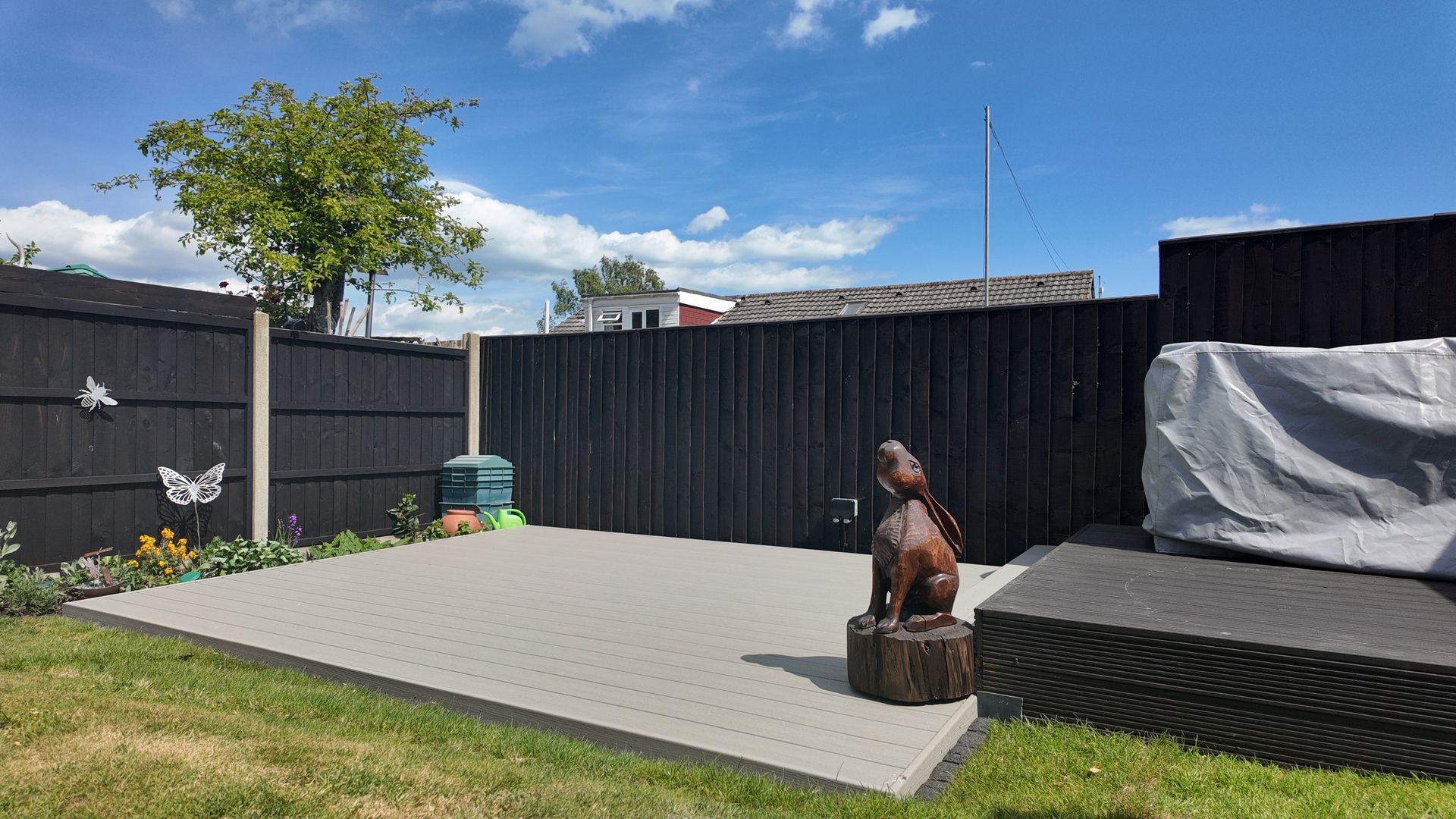 Isle of Wight Trex Tide Pool Customer Deck Installation Finished Trex Enhance Basic Tide Pool composite deck on the Isle of Wight furnished for outdoor entertaining, featuring the calm misty-grey boards and coastal setting