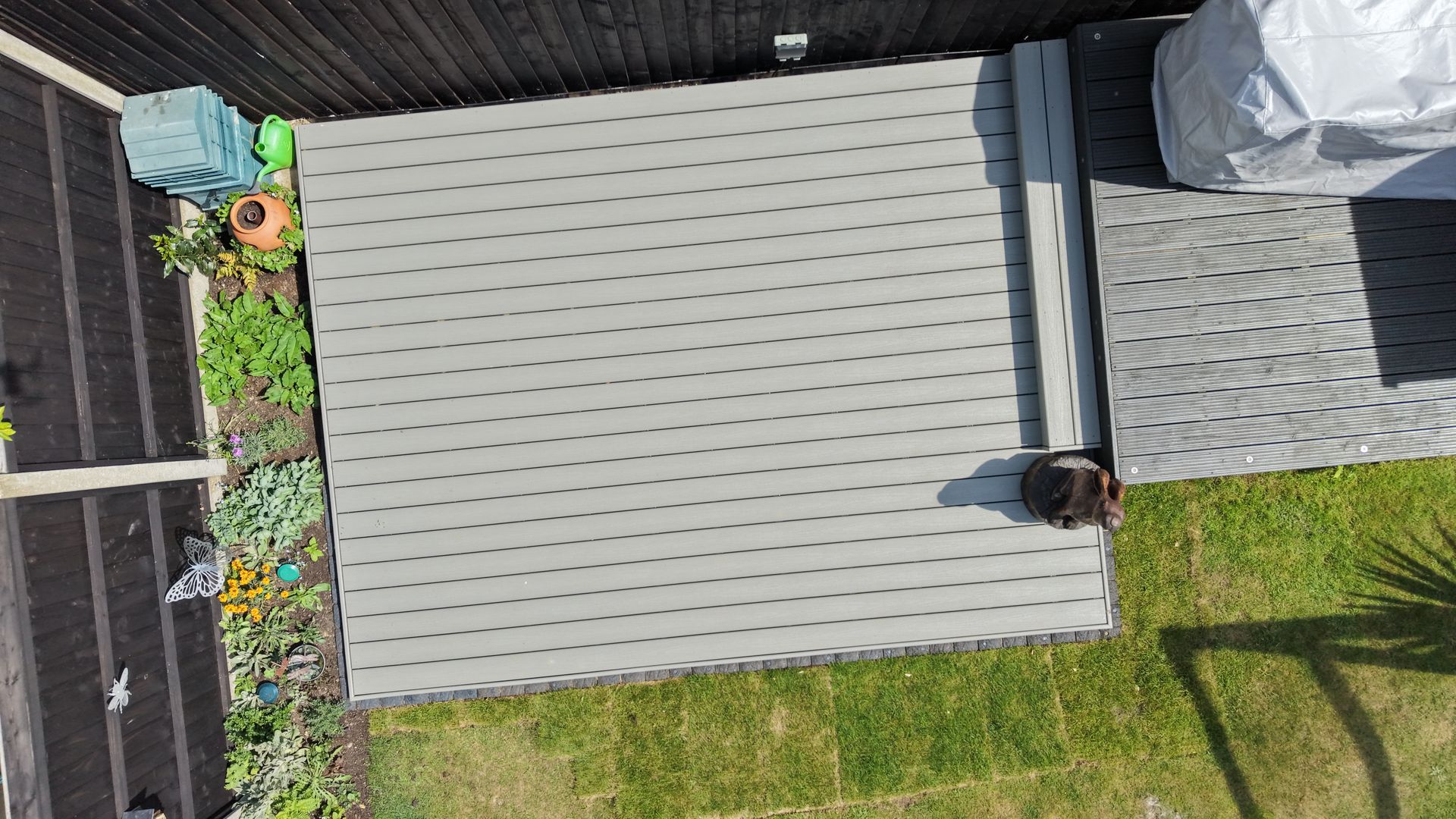 Cooler Tide Pool Trex Deck – Isle of Wight Customer Install Barefoot-friendly Trex Enhance Basic Tide Pool composite decking with SunComfortable technology installed on the Isle of Wight – cooler underfoot misty-grey boards Title: