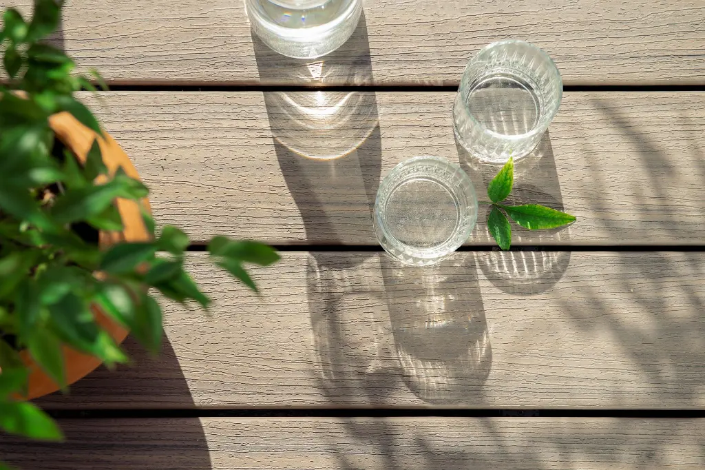 enh-manchester-002-rh-decking-empty-drinking-glasses-RH010616E2S56.original.webp